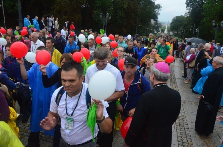 Wejście pielgrzymów na Jasną Górę