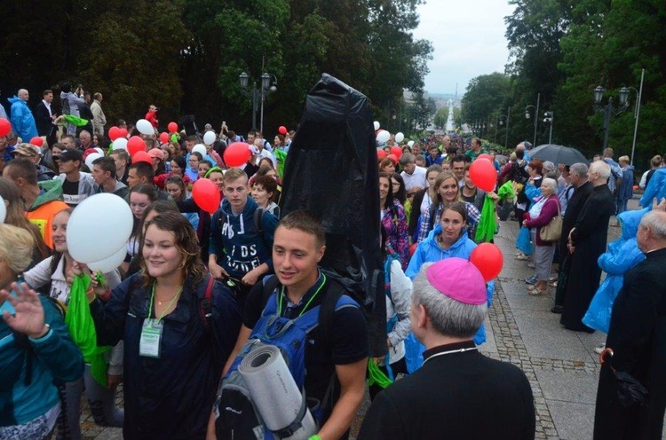 Wejście pielgrzymów na Jasną Górę