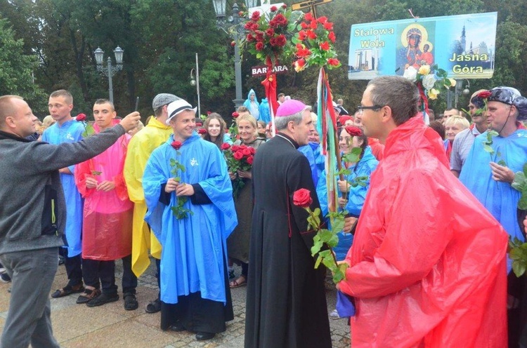 Wejście pielgrzymów na Jasną Górę