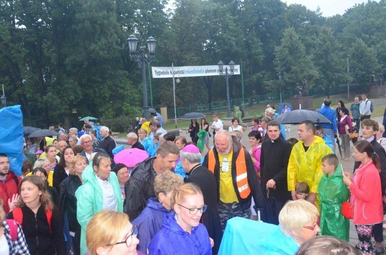 Wejście pielgrzymów na Jasną Górę