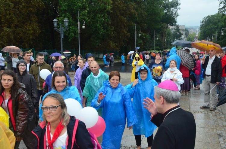 Wejście pielgrzymów na Jasną Górę