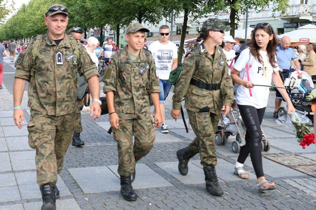 Pielgrzymka diecezji radomskiej - kolumny: opoczyńska, skarżyska i starachowicka