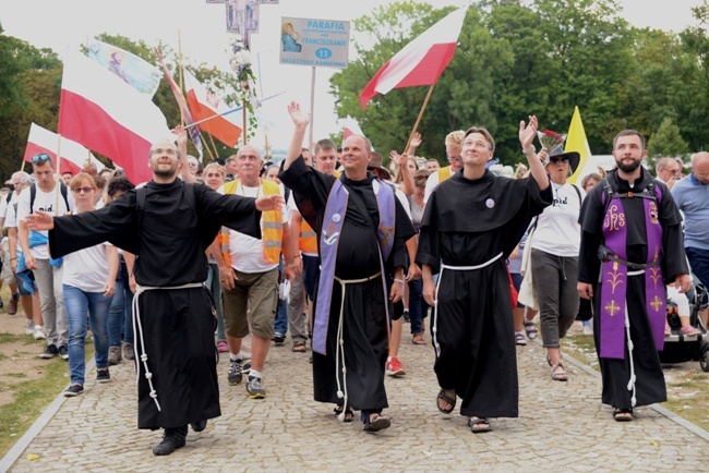 Pielgrzymka diecezji radomskiej - kolumny: opoczyńska, skarżyska i starachowicka