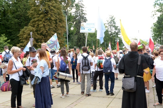 Pielgrzymka diecezji radomskiej - kolumny: opoczyńska, skarżyska i starachowicka