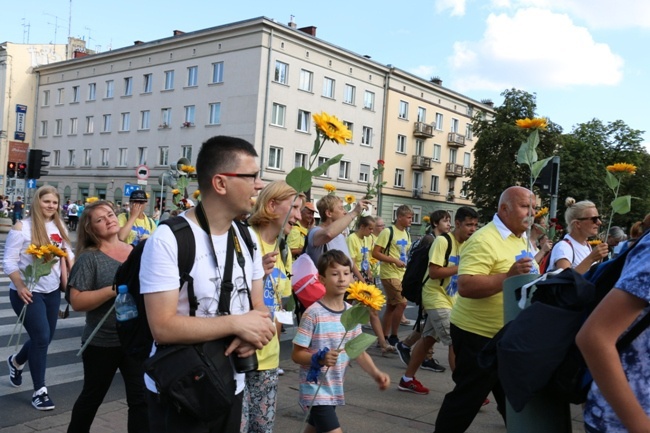 Pielgrzymka diecezji radomskiej - kolumny radomskie