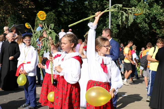 Pielgrzymka diecezji radomskiej - kolumny radomskie