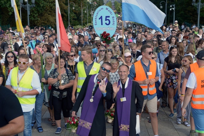 Pielgrzymka diecezji radomskiej - kolumny radomskie