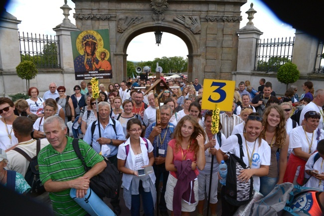 Pielgrzymka diecezji radomskiej - kolumny radomskie