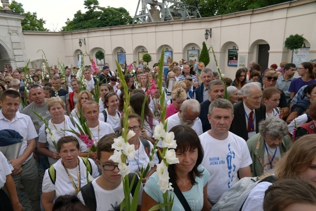 Pielgrzymka diecezji radomskiej - kolumny radomskie