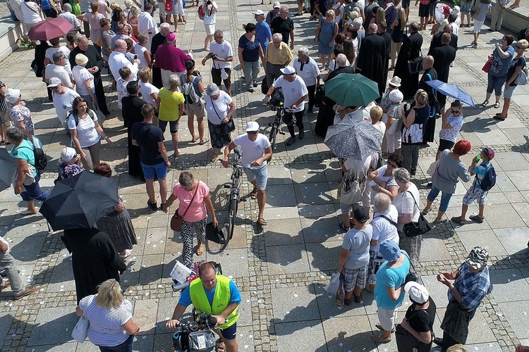 Pielgrzymi na Jasnej Górze - z lotu ptaka