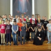 Uczestnicy turnusu dla ministrantów starszych, który odbył się w Wyższym Seminarium Duchownym w Koszalinie.