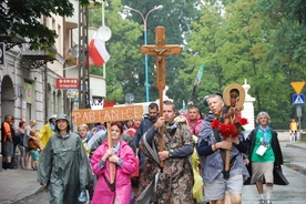 Pielgrzymi idący do Niepokalanowa nocowali m.in. w Skierniewicach