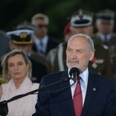 Macierewicz: W Warszawie musi stanąć kolumna chwały Wojska Polskiego