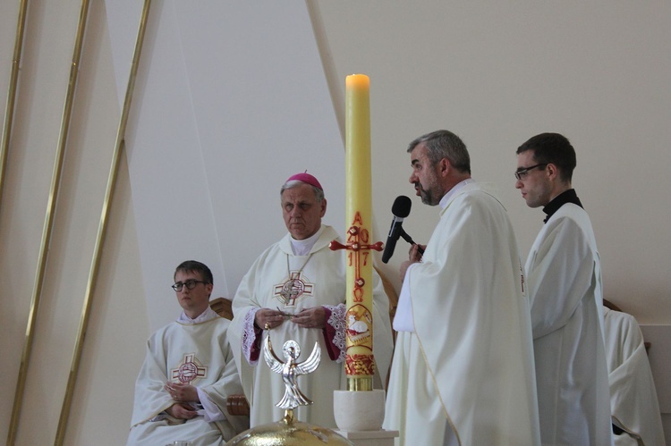 Poświęcenie nowego kościoła w Olszynie