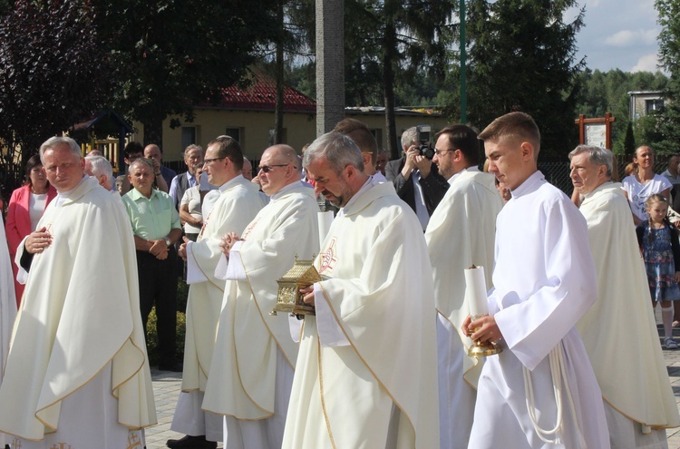 Poświęcenie nowego kościoła w Olszynie