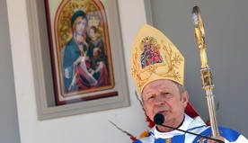 - Matko Pocieszenia, wejdź w życie naszych rodzin - mówił w homilii bp Henryk Tomasik, cytując kazanie kard. Karola Wojtyły sprzed 40 lat