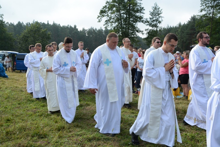 Msza św. na polanie w Pietraszowie