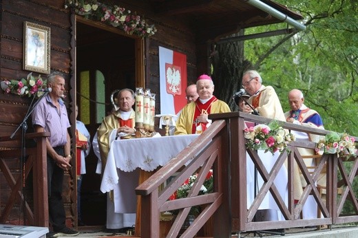 Msza św. w leśnej kaplicy na Baraniej Cisieckiej