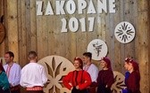 Prezentacja zespołów w namiocie festiwalowym 