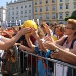 Bicie rekordu Guinnessa w podbijaniu piłki siatkowej