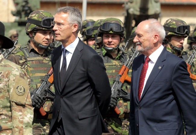 Macierewicz: Obecność sił NATO w Polsce jest gwarancją, że bezpieczeństwo wróci do Europy