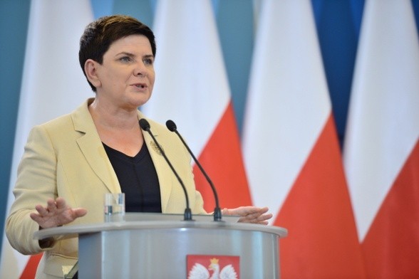 Beata Szydło ostro odpowiada na krytykę prezydenta Francji