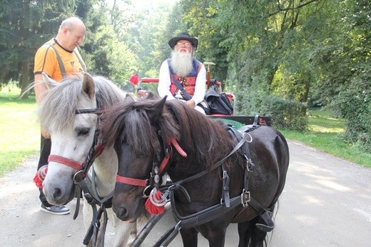 Pielgrzymka i piknik w Henrykowie