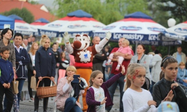 Czanieckich rodzin nie zniechęcił deszcz, a po chwili zaświeciło im słońce...