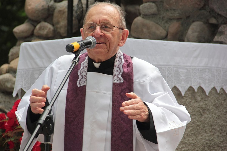 Błogosławieństwo groty Matki Bożej z Lourdes w Bińczu