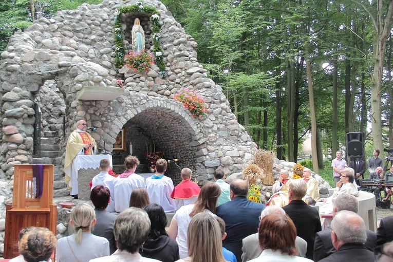 Błogosławieństwo groty Matki Bożej z Lourdes w Bińczu