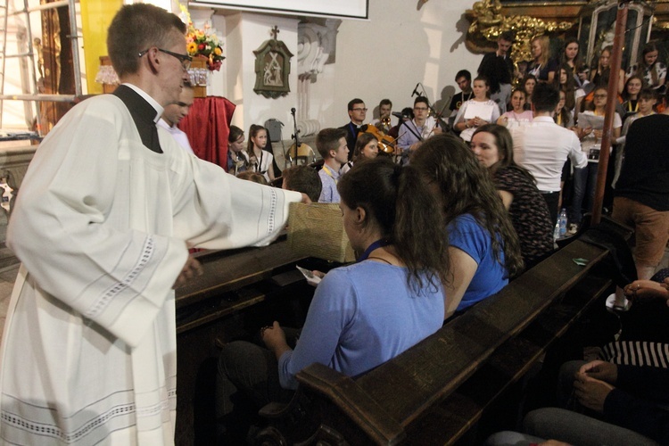 "Zdrowaś Maryjo" na kilkaset serc