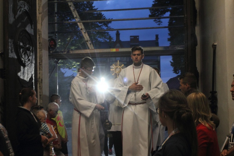 "Zdrowaś Maryjo" na kilkaset serc