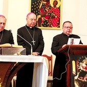 ▲	Słowa abp. Tomasso Caputo (w środku) oraz abp. Salvatore Pennacchio odczytał ks. kan. Witold Grzomba.