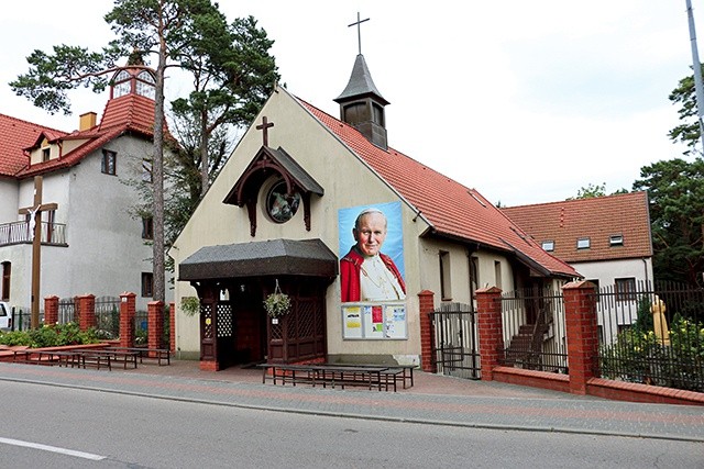 Jedną ze wskazanych świątyń jest kościół w Krynicy Morskiej  w parafii ojców franciszkanów.