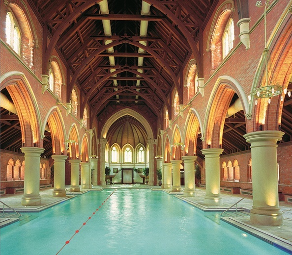 W anglikańskim kościele w londyńskim Repton Park od kilku lat znajduje się 24-metrowej długości basen.