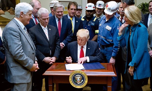 Donald Trump 16 lutego unieważnił niekorzystną dla górnictwa ustawę, którą w ostatnim miesiącu urzędowania podpisał Barack Obama.