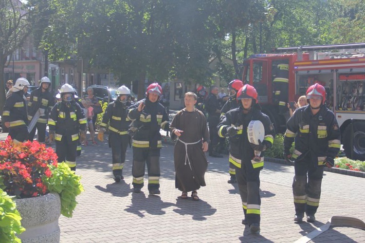 Ćwiczenia strażaków w kościele w Nowej Soli