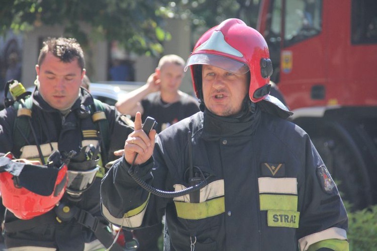 Ćwiczenia strażaków w kościele w Nowej Soli