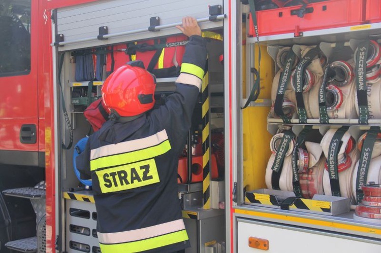 Ćwiczenia strażaków w kościele w Nowej Soli