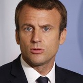 Macron: Bardzo niepokojąca polityka polskiego rządu