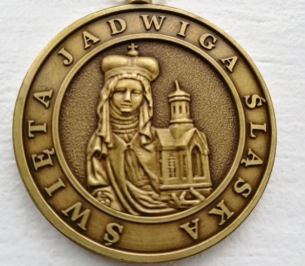 Abp Kupny ustanowił Medal Świętej Jadwigi