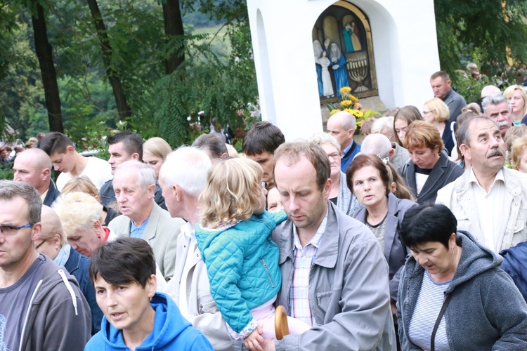 Dróżki różańcowe w Zawadzie