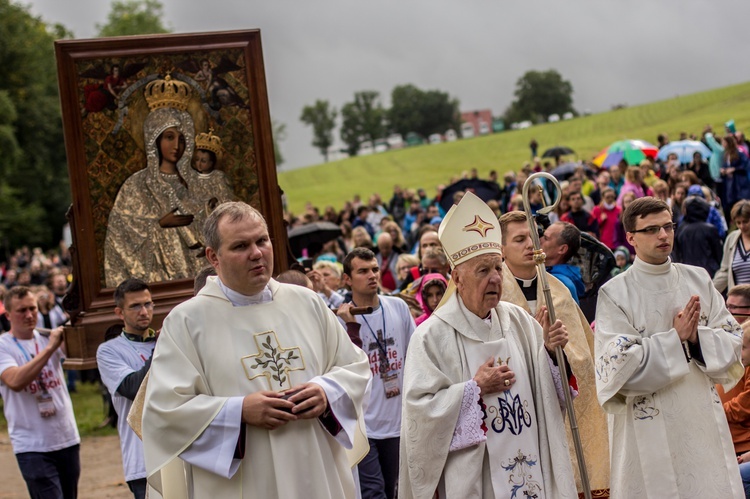 Młodzi w Gietrzwałdzie