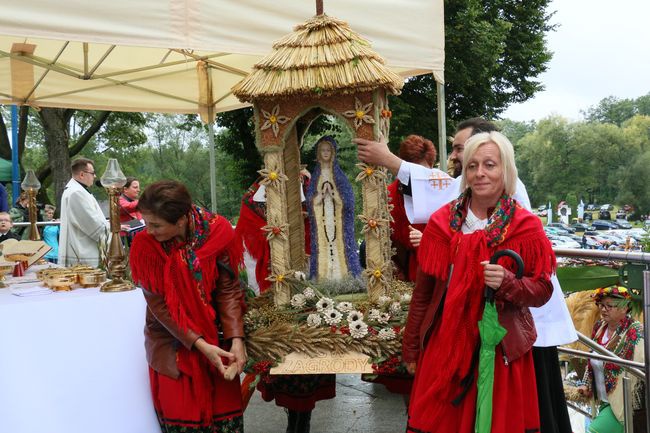 Uroczysta suma w Wąwolnicy