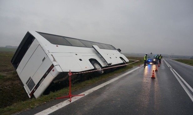 Wypadek autokaru z pielgrzymami