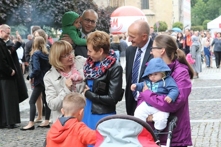 Muzyka przez duże eM koncert