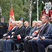 W Żyrardowie obchody rozpoczęły się uroczystą Mszą św.  na miejscowym cmentarzu. 