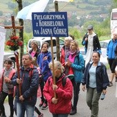 Pątnicy z Korbielowa w drodze do Pani Jasnogórskiej