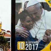 Franciszek, który zawsze kładzie nacisk na wizyty wśród najbiedniejszych, także w Kolumbii odwiedzi ich domy.