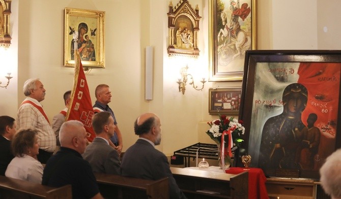 Obraz i relikwie podczas ostatniej modlitwy w Bielsku-Białej.